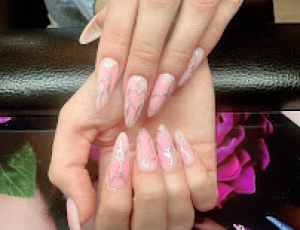 Duc Hanh Salon Friseur - Nails & Kosmetik