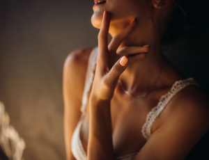 Girl masseuse in SPA-salon 3300 $ UAE (Abu Dhabi)