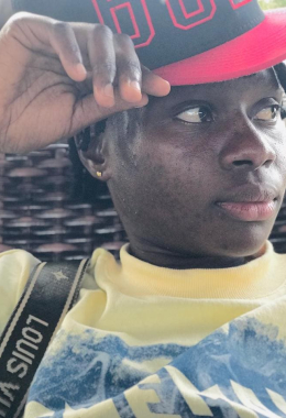 Dela, 26 <span class=